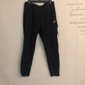 Nike Women’s Jogger Pants (Size L)